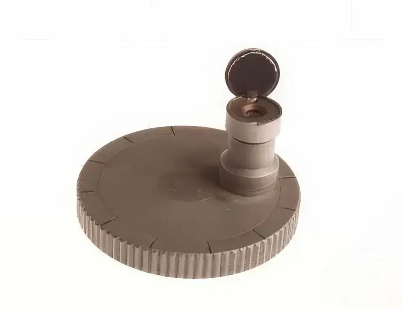 冷战时期间谍使用的微缩点相机，可以将整页文件缩小到标点符号大小