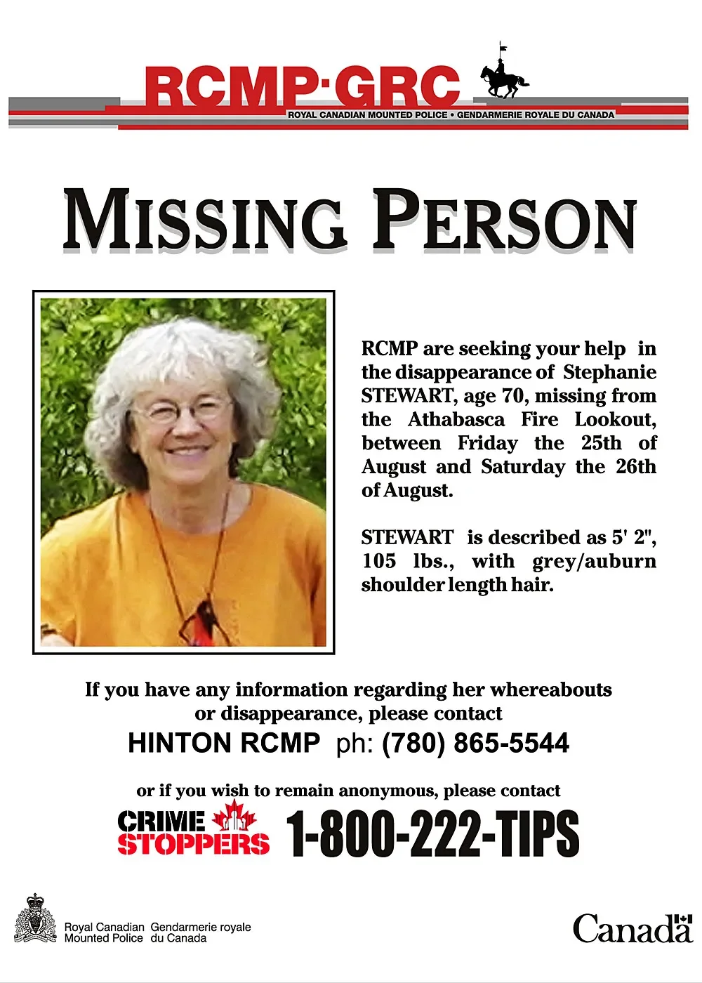 搜索人员在地形复杂的区域进行搜索