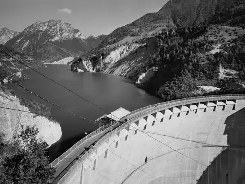 瓦伊昂大坝灾难前的水库