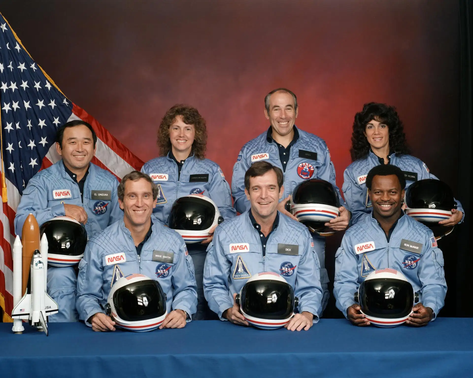 STS-51L机组人员官方合影,摄于1985年11月15日