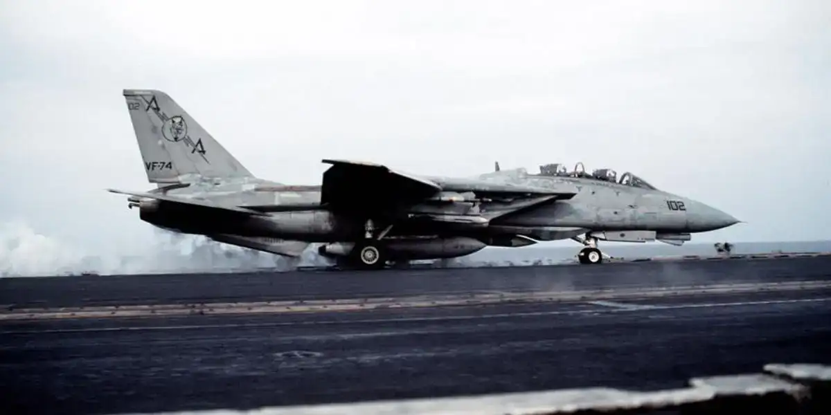 VF-74中队的F-14A雄猫战斗机