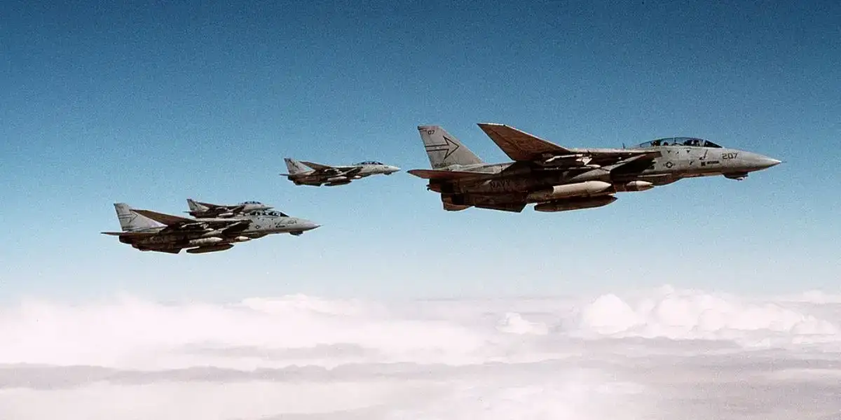 VF-103中队的F-14A雄猫战斗机