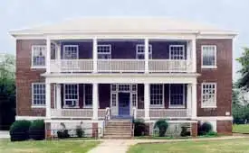 哈尔西·詹宁斯大楼，卡丽·巴克绝育手术所在地