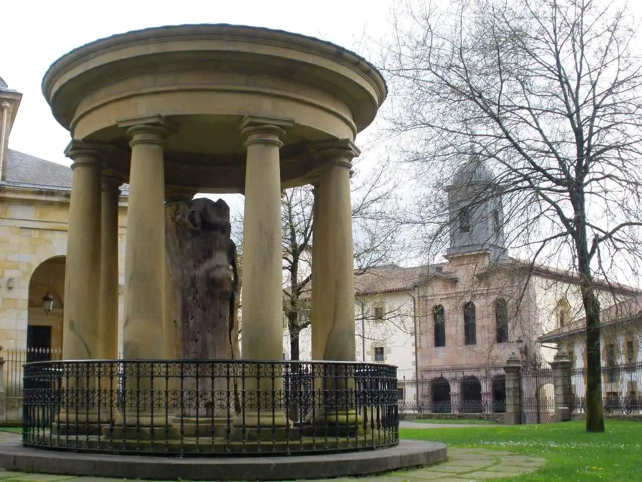 格尔尼卡圣树与议会厅