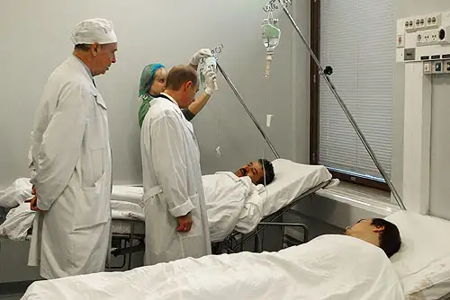 普京总统在事件后慰问剧院事件的受害者