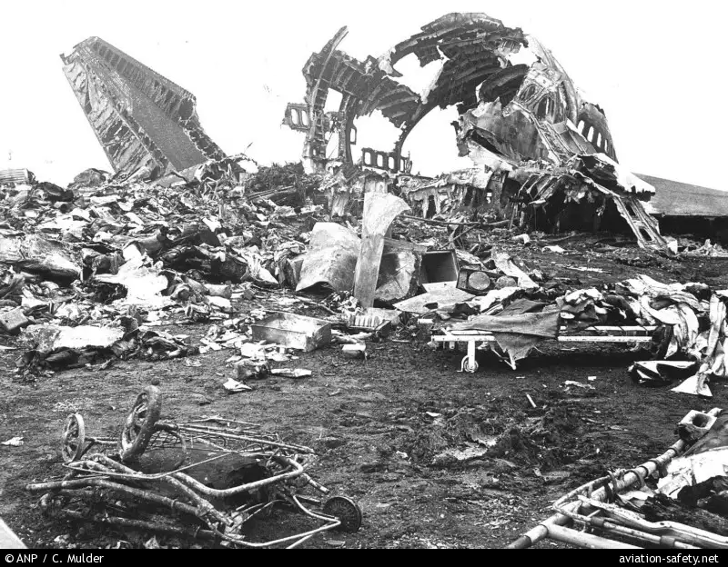 荷航波音747残骸现场
