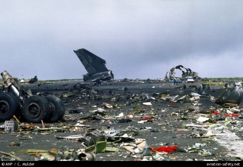 空难调查后的残骸