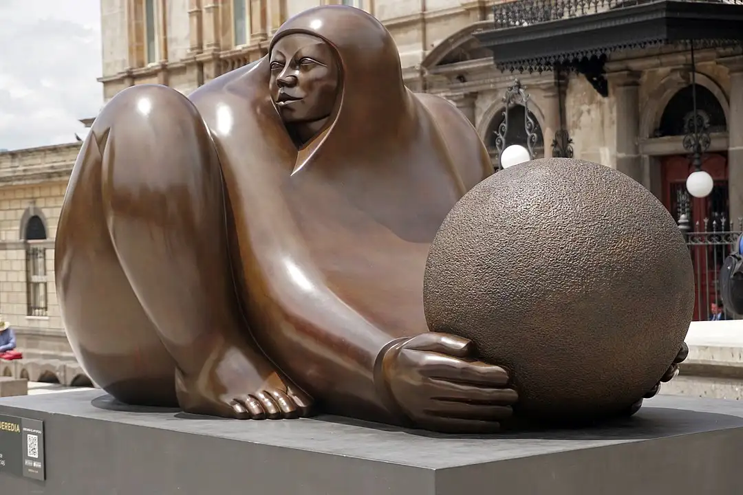 石球在政府建筑中的展示