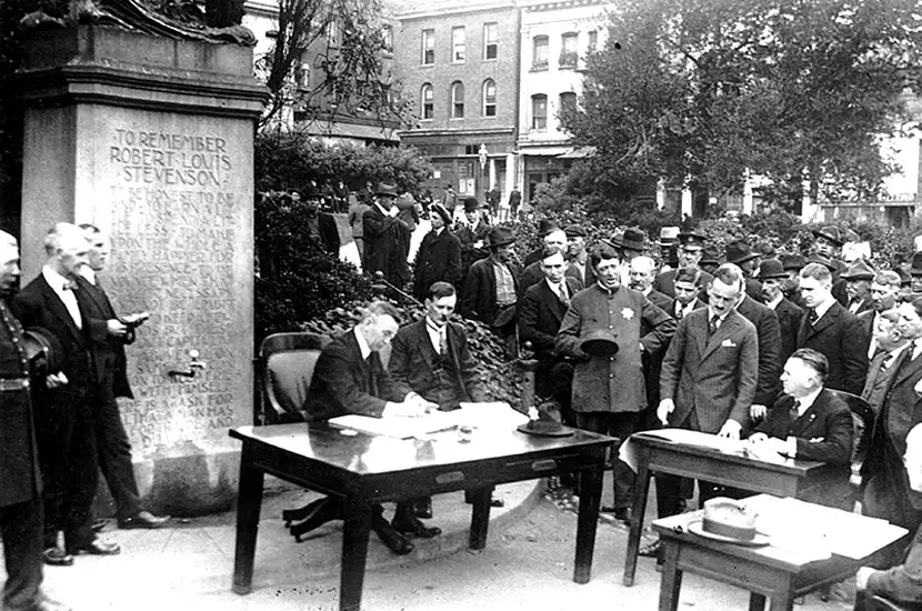 旧金山警察在户外开庭审理案件以避免室内聚集，1918年