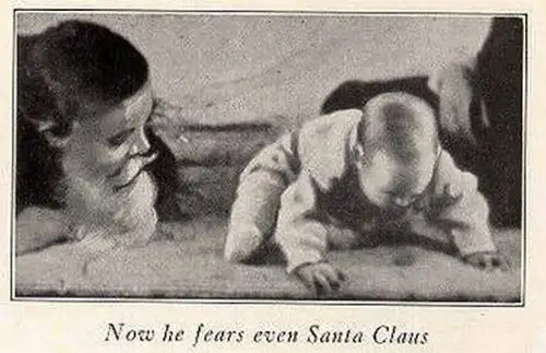 小艾伯特实验的历史影像，婴儿面对白鼠时的恐惧反应