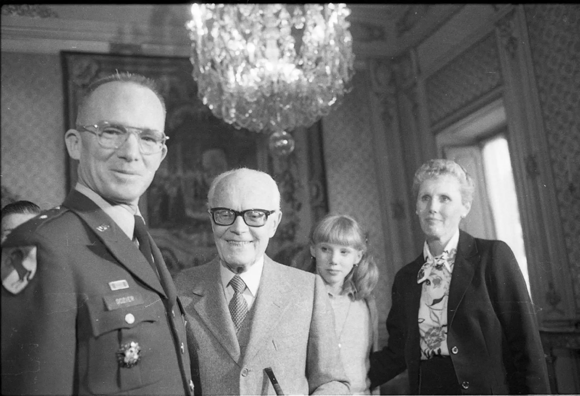 意大利总统Sandro Pertini探望获救后的Dozier将军及其家人