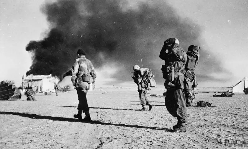 英国伞兵在加米尔机场