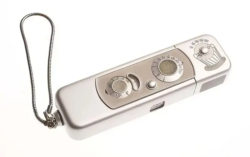 米诺克斯微型相机，间谍的标准装备