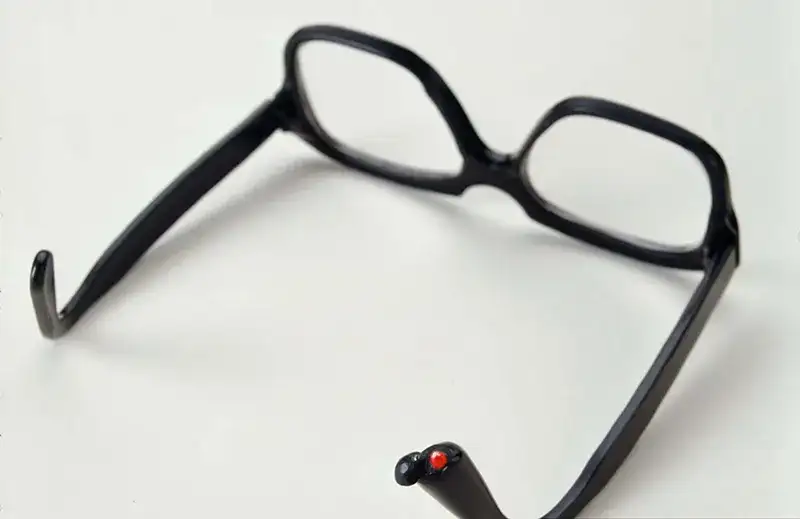 间谍使用的隐藏式氰化物药丸眼镜