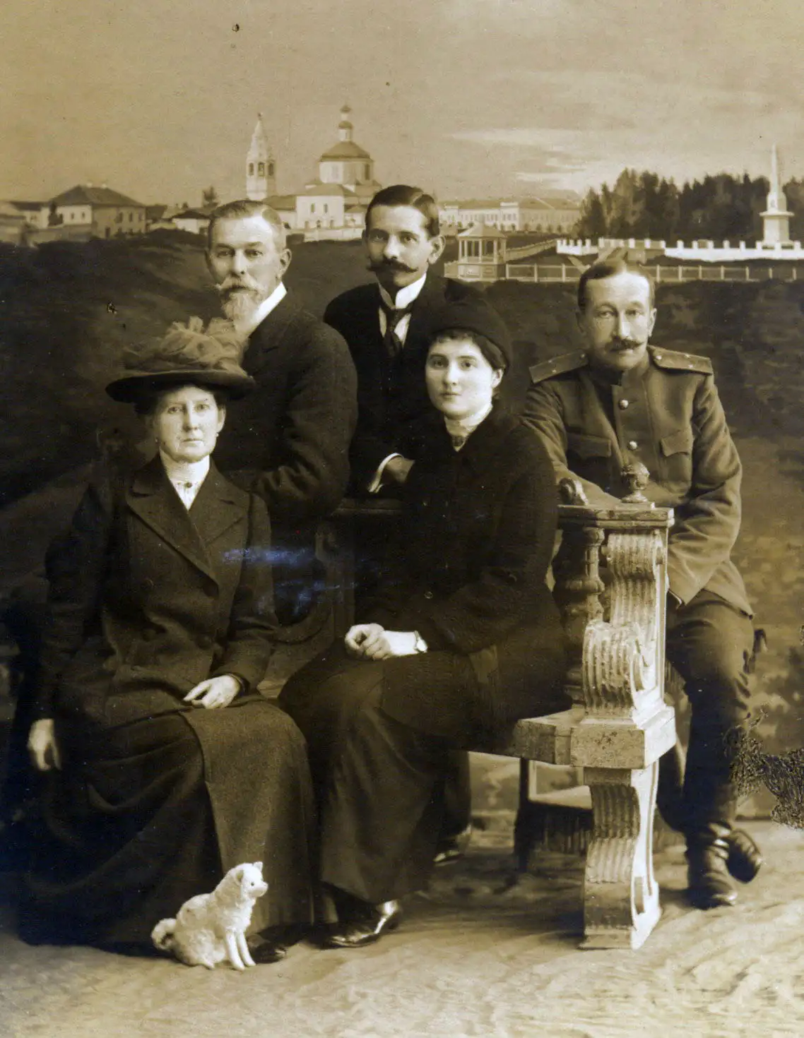 罗曼诺夫家族在花园劳作