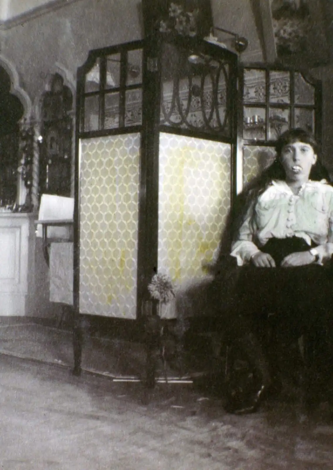 安娜塔西亚公主戴着假牙开玩笑