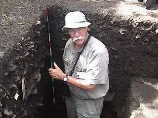 亚马逊黑土（Terra Preta）土壤剖面，展示其标志性的深黑色和深厚的A层