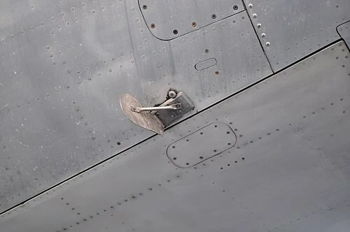 Cooper Vane装置，安装在波音727后楼梯上防止空中打开