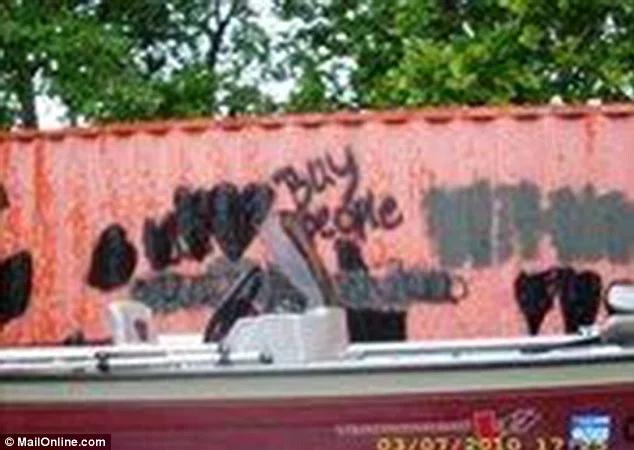 集装箱上关于女巫的信息