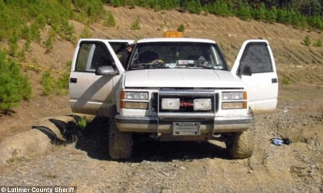 卡车内遗留的手机、车钥匙、GPS和3.2万美元现金，Maisy被发现时已濒临死亡