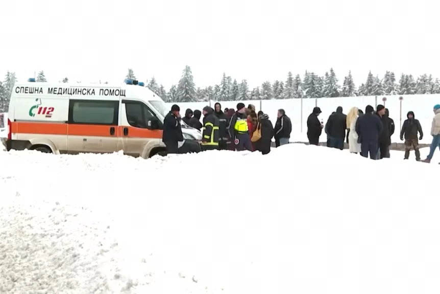 保加利亚山区的警察调查现场