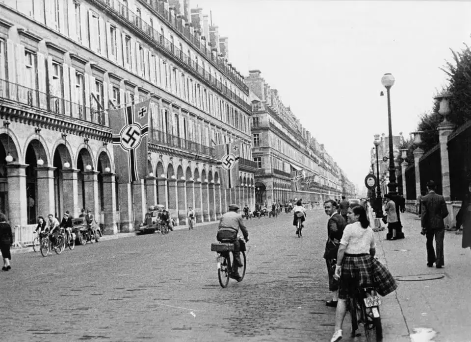 巴黎街头的德军