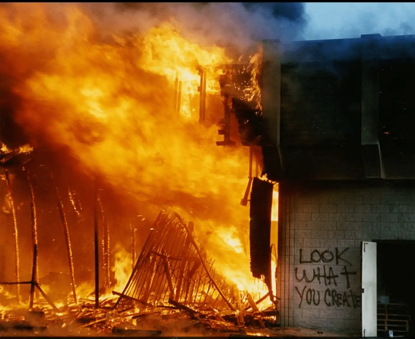 商店燃烧的场景