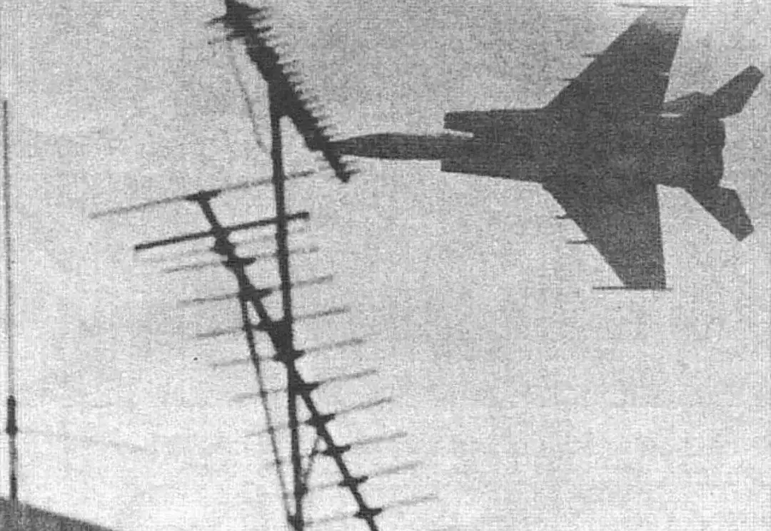 米格-25在函馆机场上空盘旋