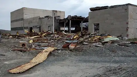 科拉超深钻孔废弃现状