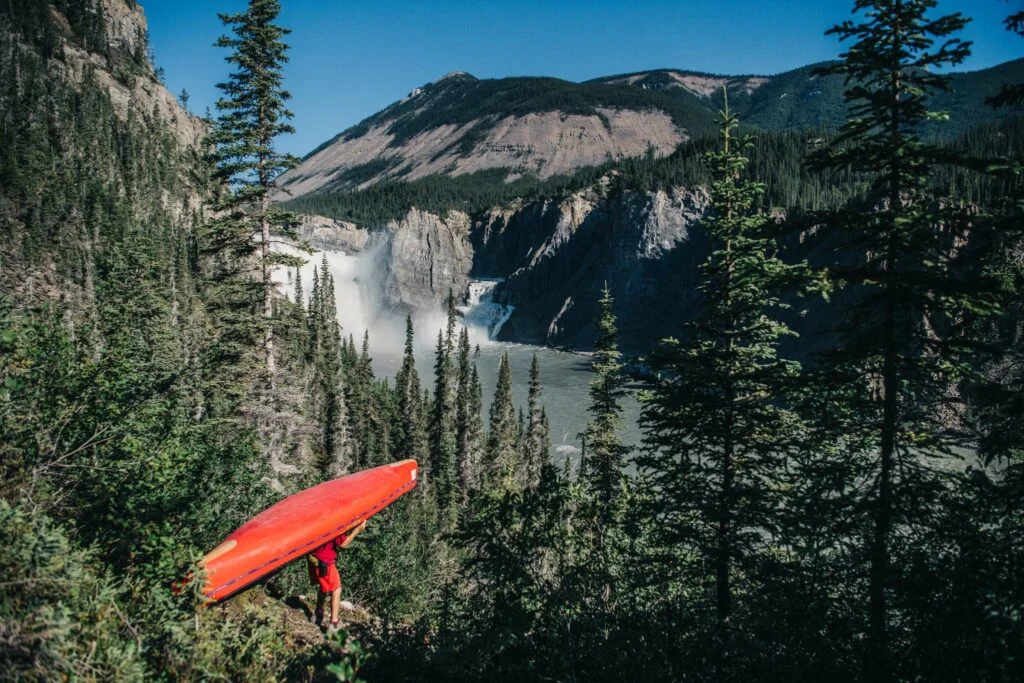 纳汉尼河峡谷风光