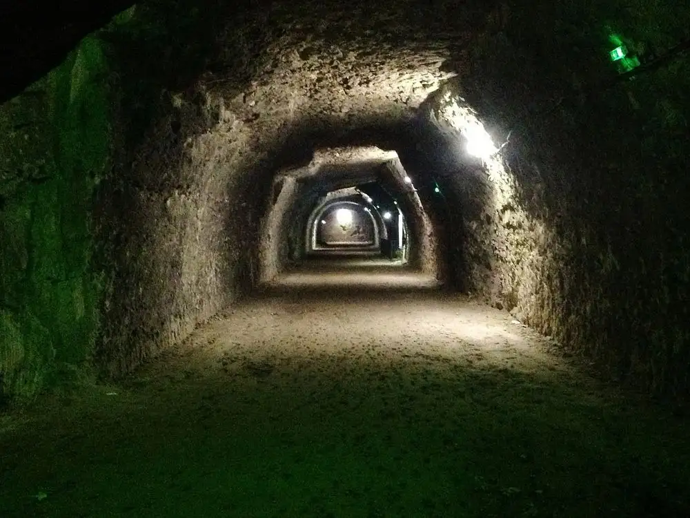 今日米莫耶耶克隧道内部
