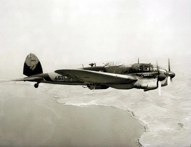 参与搜救行动的CASA 2.111轰炸机,正从大加那利岛起飞