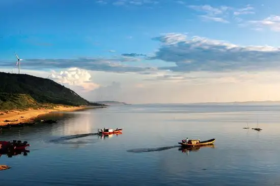鄱阳湖水域的航拍图，展示了复杂的河道系统