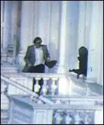 西蒙·哈里斯逃生瞬间