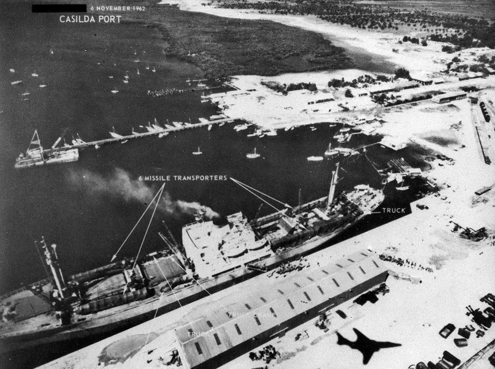 苏联货船从古巴撤出导弹，美国侦察机在空中监视