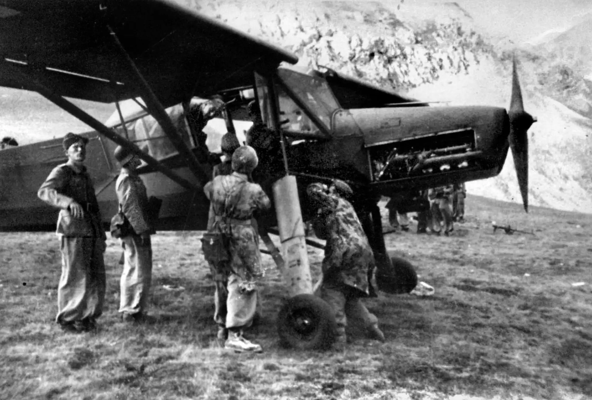 DFS 230滑翔机在高原上着陆