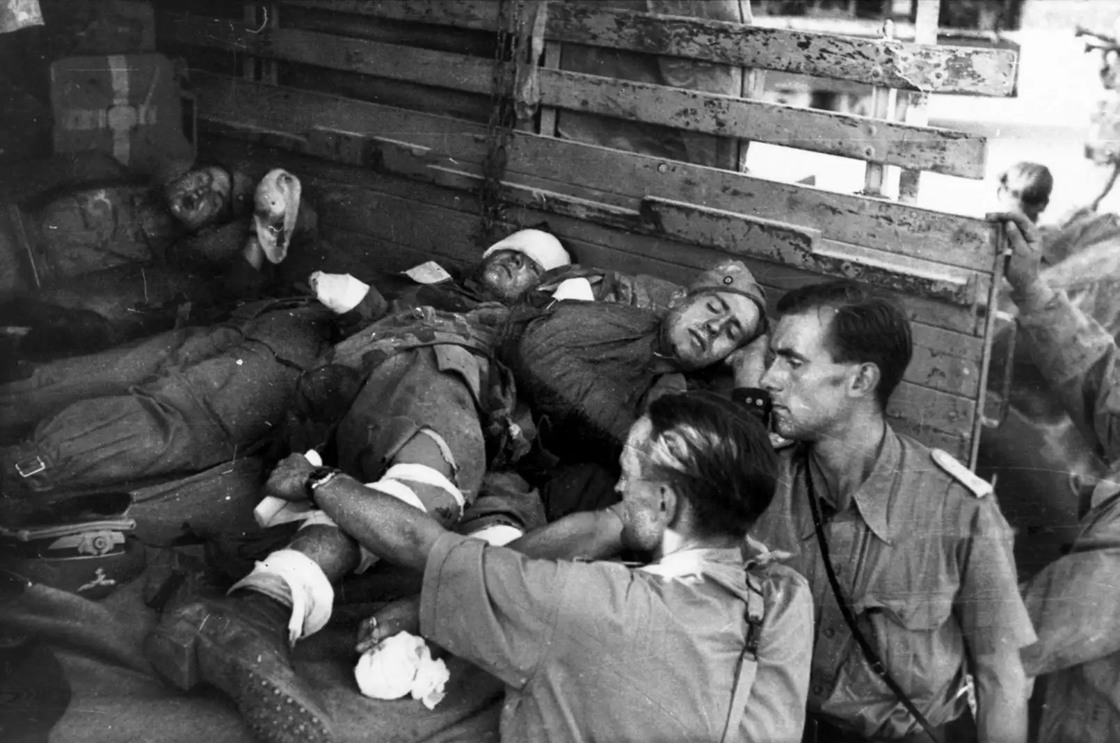 Fi 156"鹳"式飞机准备载墨索里尼起飞