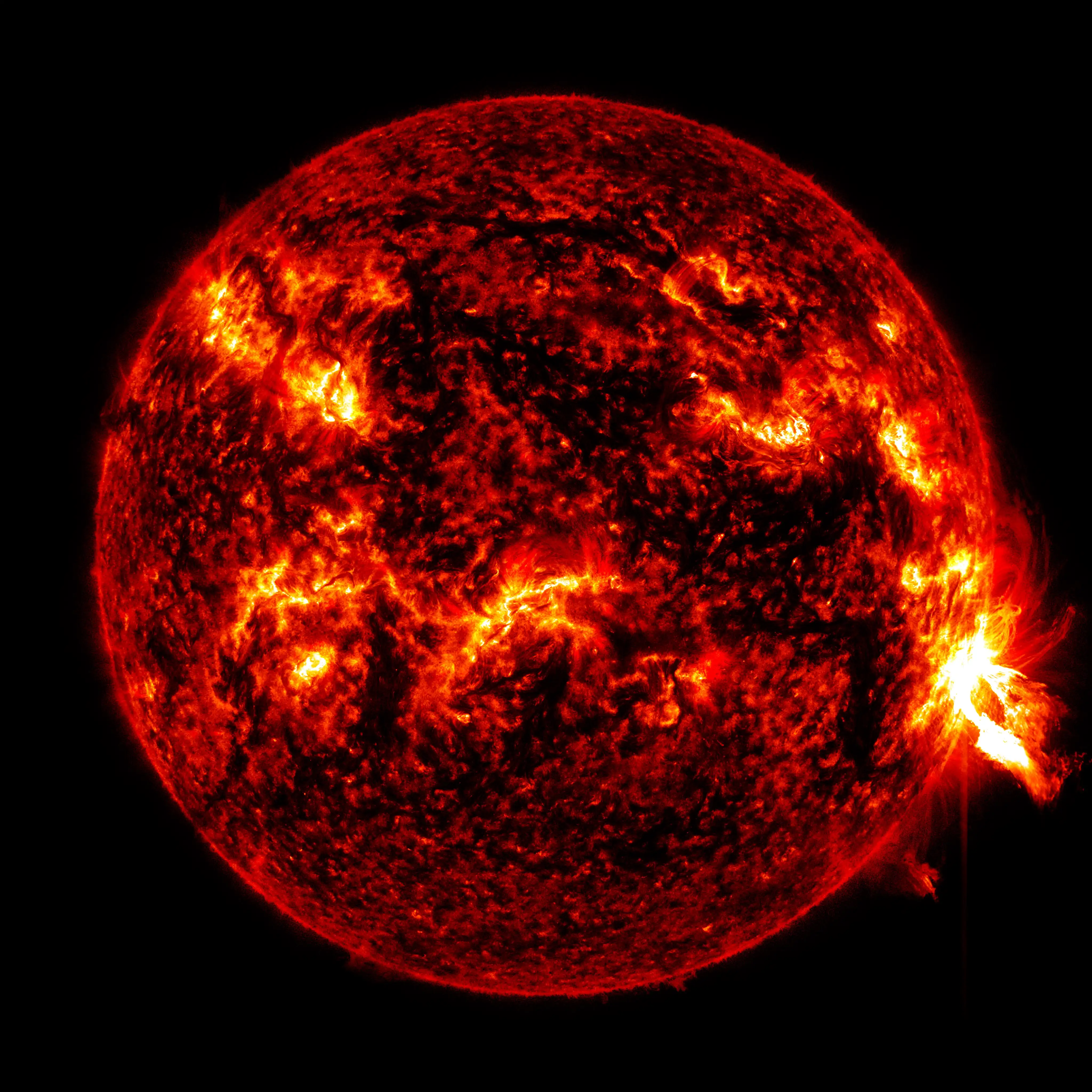 NASA太阳动力学天文台捕捉到的X2.5级太阳耀斑