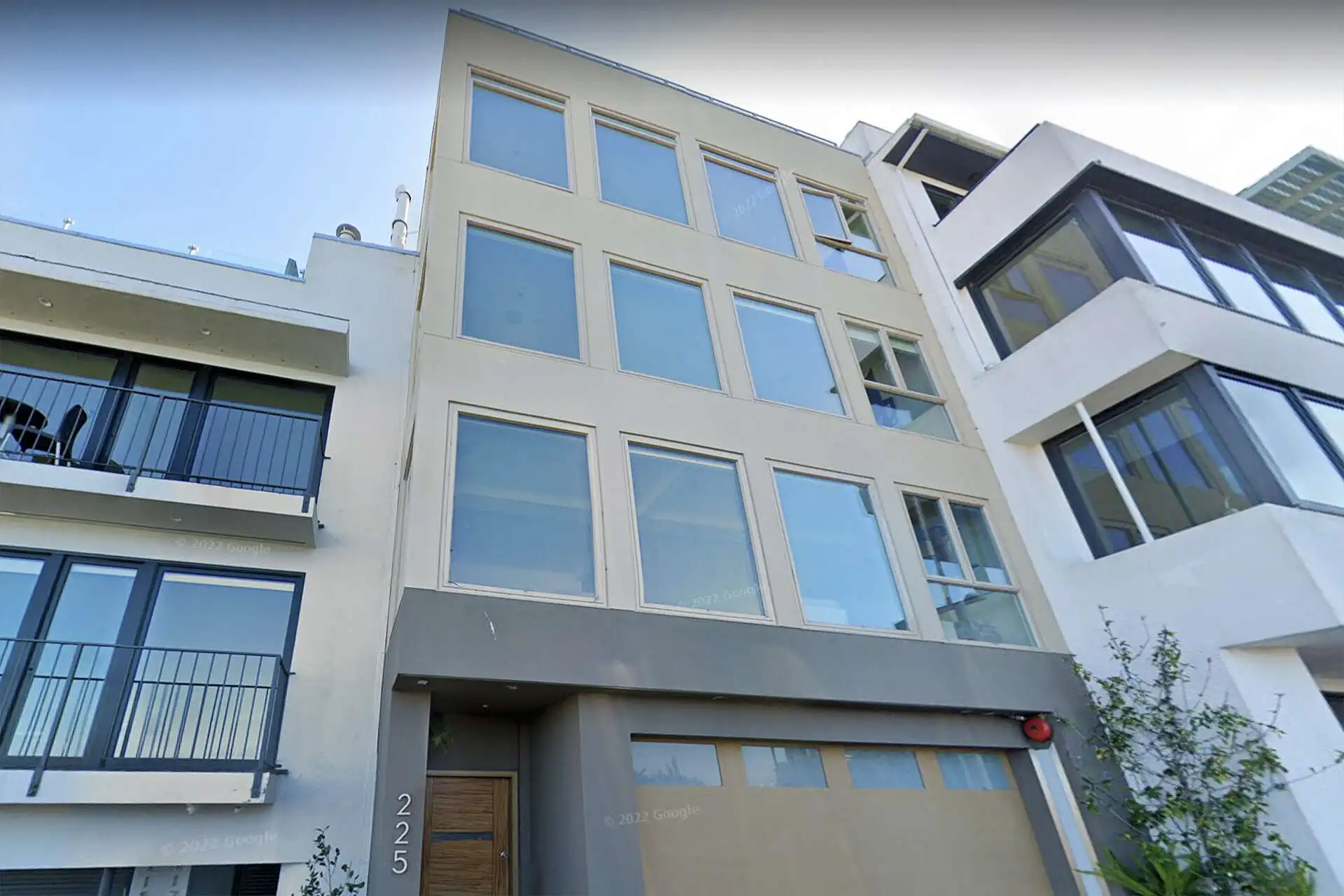 旧金山225 Chestnut Street，曾是美国中情局Operation Midnight Climax的秘密妓院所在地