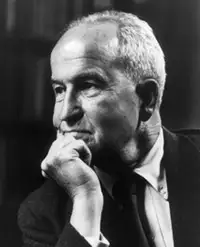 亨利·默里，哈佛大学心理学教授，在1959-1962年间对哈佛本科生进行了极具争议的心理压力实验