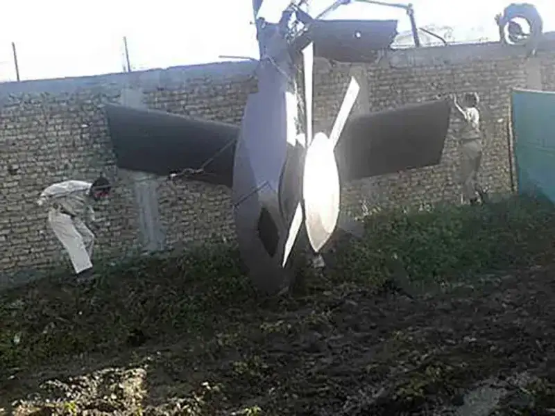 隐身黑鹰直升机残骸