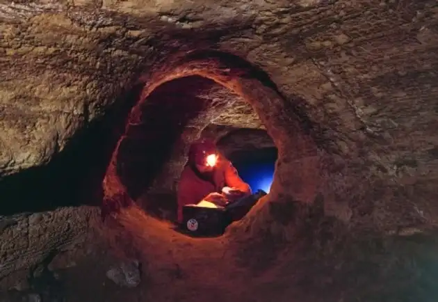 莫维勒洞穴内部环境