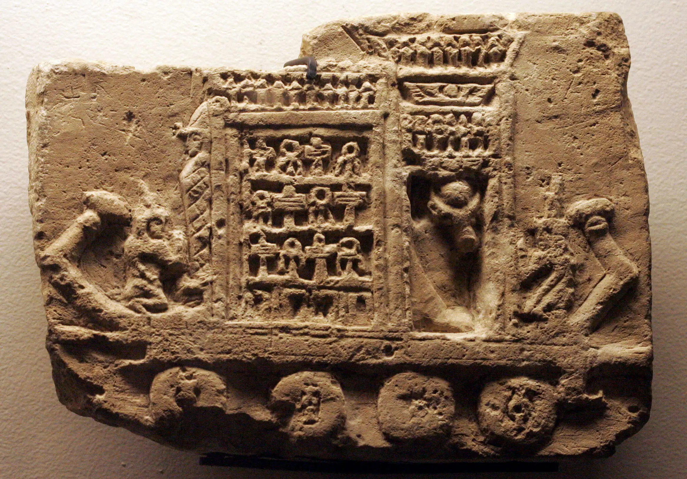 运输阿匹斯木乃伊的浮雕