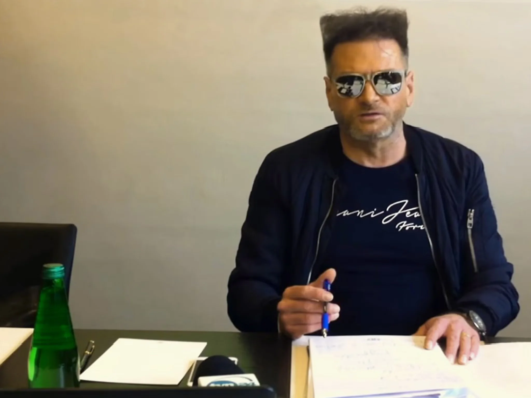 电视侦探鲁特科夫斯基在直播讨论玛格达莱娜案件时向女友求婚