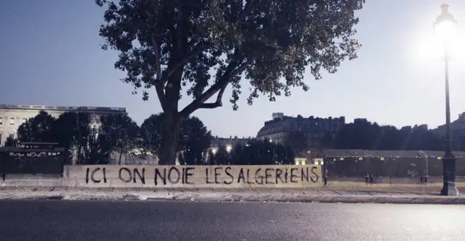 大屠杀后出现在塞纳河堤岸上的涂鸦：这里淹死阿尔及利亚人