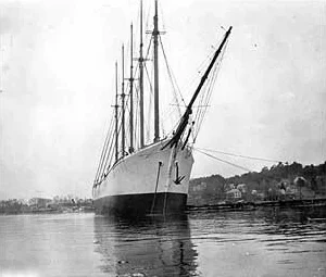 Carroll A. Deering号船首照片