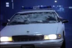 奥克维尔胶冻雨事件：透明胶状物质覆盖警车挡风玻璃