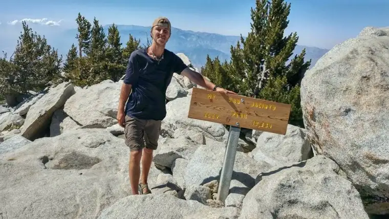 Kris Fowler在太平洋山脊步道上