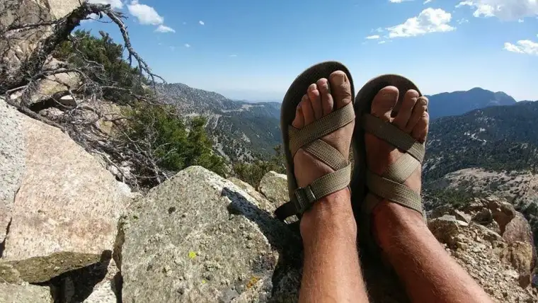 Kris Fowler在步道上