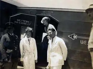 美国海军科罗拉多号战列舰参与搜救